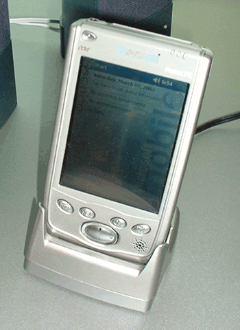《圖六　今年台灣各製造廠商紛紛推出Pocket PC規格的PDA》