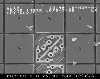 《圖四　第五金屬層M5上微鏡的SEM圖像》