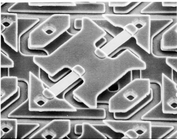 《圖九　微鏡之連接套連結一對轉動點示意圖》