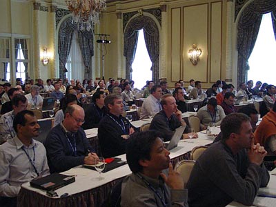 《圖二　2006年於西雅圖舉行的藍芽會員大會（All Hands Meeting）盛況空前》