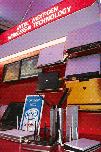 《图二 Intel在今年CES中展示多款支持Wireless-N产品 》