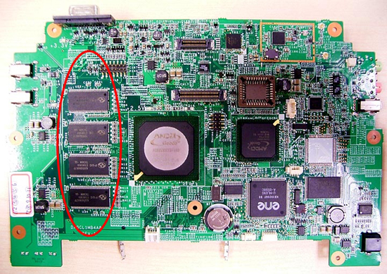 《圖三　OLPC的機板直接嵌入了4顆256MB的Flash做為記憶儲存之用》
