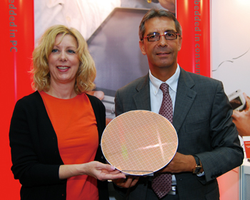 《图三十 Numonyx亚洲业务部副总裁暨总经理Rolf-Peter Seibl（右）与嵌入式事业部技术顾问Jill Stevenson。 》