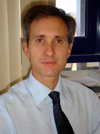 《圖五 MIPS類比事業群IP無線系統事業的技術長暨執行副總裁Carlos Azeredo Leme表示,開發多模單晶片正面臨一些新挑戰,但若透過「以數位催生類比」的技術,使用數位補償技術,就可能改善類比的缺失。》