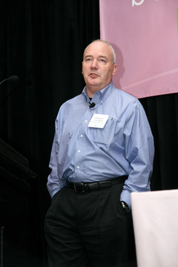 《圖九　3Leaf總裁暨技術長Bob Quinn說明，3Leaf的虛擬運算環境，就是最佳的動態資料中心。例如Virtual Compute策略正是將I/O、記憶體和CPU虛擬化相互整合處理器資訊共用計畫，未來都將分別支援Intel與AMD的產品。》