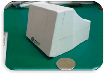 《圖一　「U-Port」是工研院專為會展系統所開發的RFID讀取器。內置目前唯一通過EPC Global所認證的微小化UHF RFID Reader模組及網路通訊模組，提供遠端RFID讀/寫控制。》
