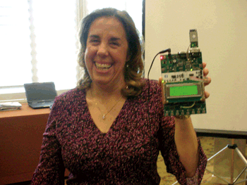 《图十二 G2 Microsystems营销副总裁Lisa Payne表示，以往Wi-Fi解决方案偏重于RF传输效能，虽然因此驱动了高传输容量802.11n在笔记本电脑以及网络接取点应用的成长，不过低功耗设计往往无法有效兼顾》
