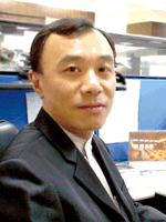 《圖十 禾瑞亞(eGalax_eMPIA Technology;EETI)業務處處長張志彬表示,Windows 7作業環境對於多點觸控的定義更為嚴謹,微軟對於觸控控制器支援Windows 7有制訂出相關標準,包括多手指觸控時的報點速度、直線測試的精確度、或是多點測試的精確度、單點點擊和雙點點擊的精確度、畫面圖形計算或觸控準星的誤差值等等》