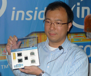 《圖二　Intel亞太區技術行銷服務事業群客戶電腦技術平台行銷部總監劉景慈介紹2011之SandyBridge新產品。》