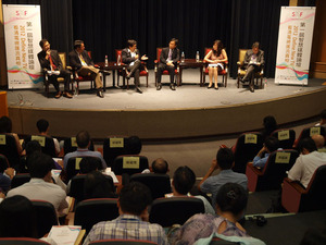 图一 : 2012 Define New TV座谈会 BigPic:650x488