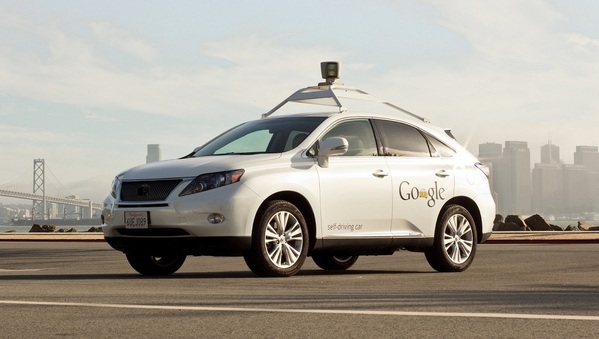 圖二 :  Google無人駕駛汽車依賴雲端運算以及網路達成，如果其中某一環節失靈，則將導致嚴重交通事故，因此需進行廣泛而嚴謹的測試。Source: Google