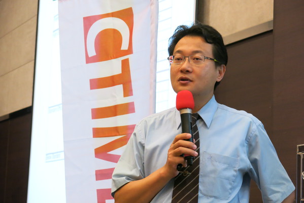图二 : 工研院机械所能源机械部经理郑咏仁，针对高效能马达国际节能发展趋势议题进行深度说明。