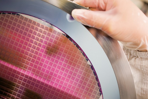 圖二 : 為了能將系統風險降至最低,若在晶圓檢測時出現問題,放棄整片晶圓也是必要的。(圖:investors.nxp.com )