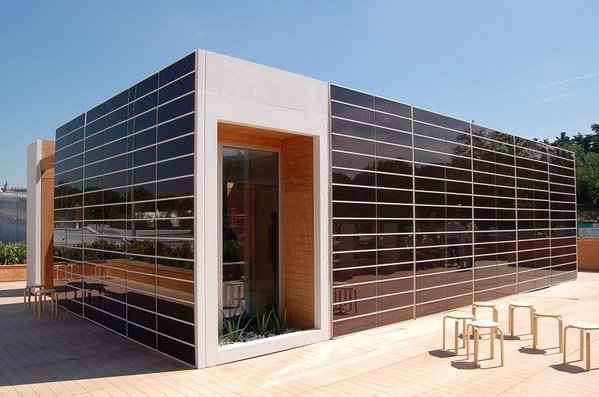 圖四 : 染料敏化太陽能電池可直接結合建築設計，是前景十分看好的太陽發電技術之一。
