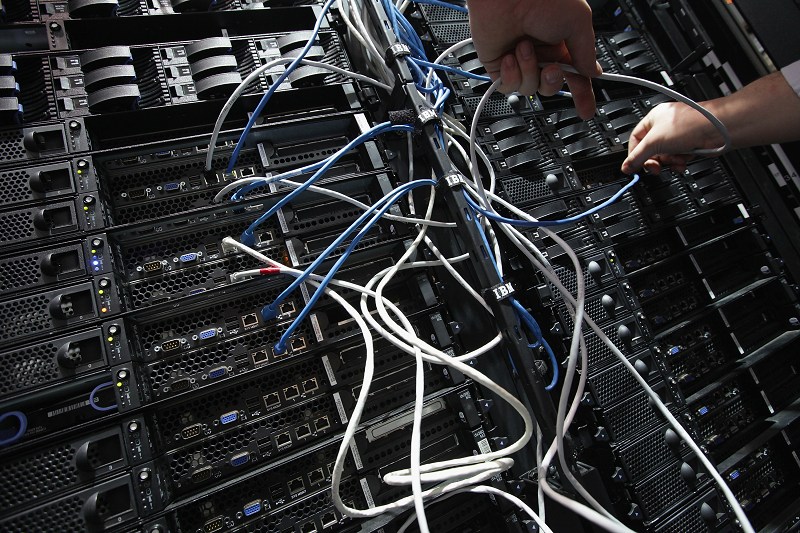 企業客戶在網路速度的提升，勢必會牽動電信硬體設備的調度，如何將營運成本與風險降低最低，就成了電信業者們的思考重點。（Source：www.rte.ie）