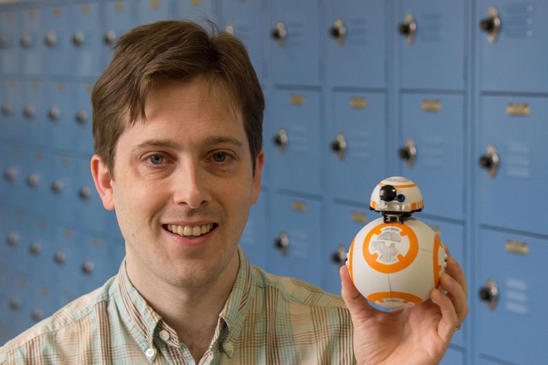 TI工程師Mark Smiley用樂高打造星際大戰BB-8可愛機器人