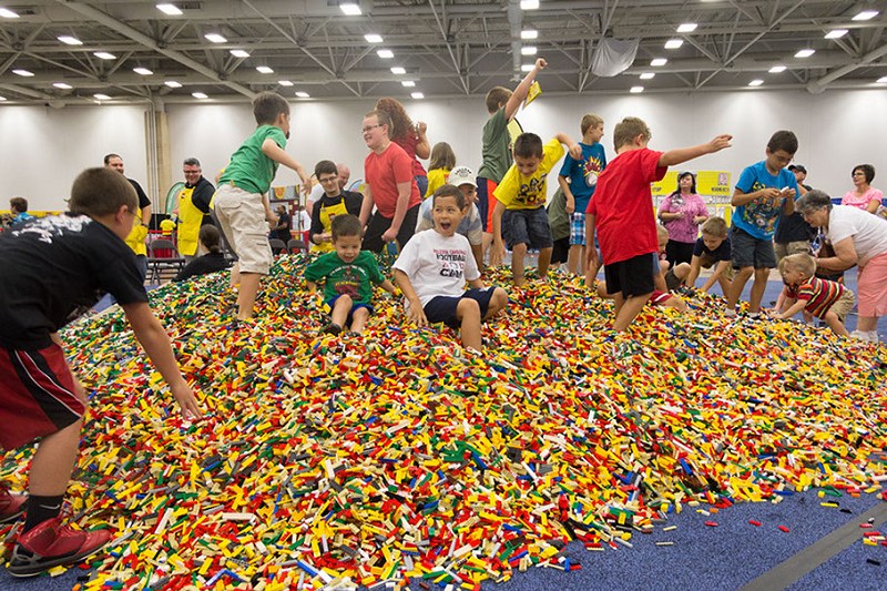 （source: httplegokidsfest.com）
