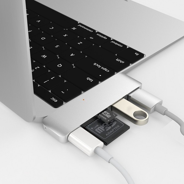 圖一 : MacBook Pro使用者如果要沿用上一代的周邊設備，其實只需要另購USB Type-C的轉接頭即可，線材都不需更換。
