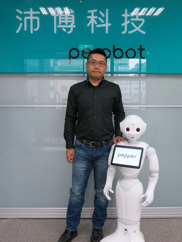 沛博科技總經理林義勛認為，產業在導入服務型機器人的同事，也必須思考，導入服務型機器人之後可以做些什麼？