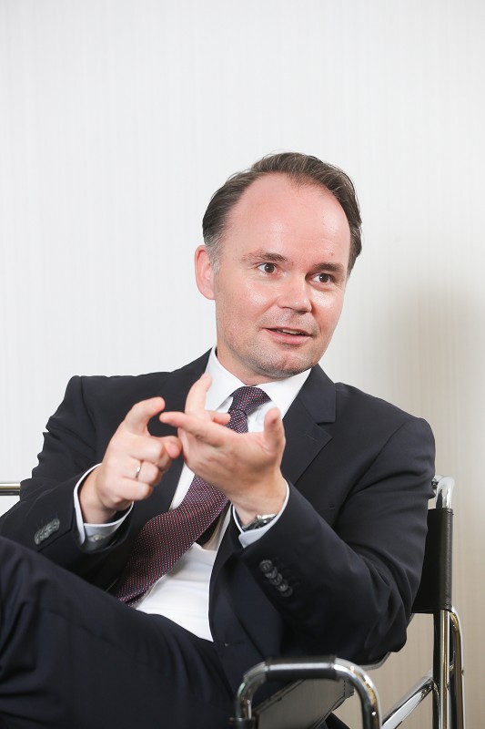 Tino Hildebrand指出，透過智慧化機械，製造商可以提升產能與品質，台灣廠商在這部分也開始有進展，不過速度還要再加快。
