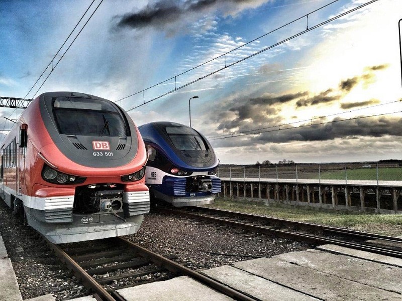 PESA公司為德國鐵路（Deutsche Bahn）與NEB（一間德國私鐵公司）建造的柴聯車鐵路車輛，裝配了一組以模型化基礎設計開發出來的TCMS。