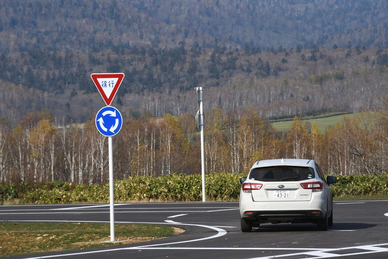 全球汽車大廠均不遺餘力的投入自動駕駛的軟硬體開發。（source：CLICCCAR）