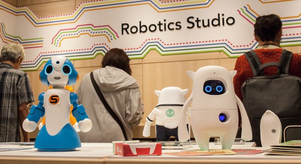 图2 : 高岛屋在新宿馆开设机器人卖场「Robotics Studio」。（source：Robotstart）