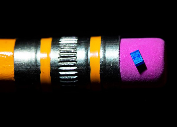 圖5 : 英特爾採傳統晶片製程，正在進行目前業界最小的自旋量子晶片的測試。（source:英特爾）