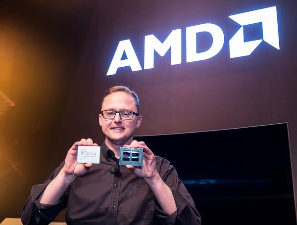 图4 :  AMD全球资深副总裁暨运算与绘图事业群总经理Jim Anderson展示12奈米制程的第2代Ryzen Threadripper处理器。