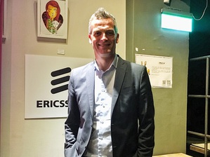 图一 : 爱立信总经理何可申（Hakan Cervell）指出，决策自动化将可能使我们的思考变得更加??散。