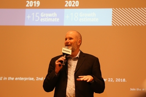 图一 : 勤业众信全球高科技、电信与媒体产业研究中心执行长??肯．史都华（Duncan Stewart)