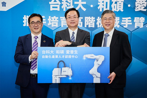 圖一 : 愛普生、台科大、和碩三方攜手培育高階機械手臂人才。（左起：台灣愛普生董事總經理呂理?、台科大校長廖慶榮、和碩執行長廖賜政）
