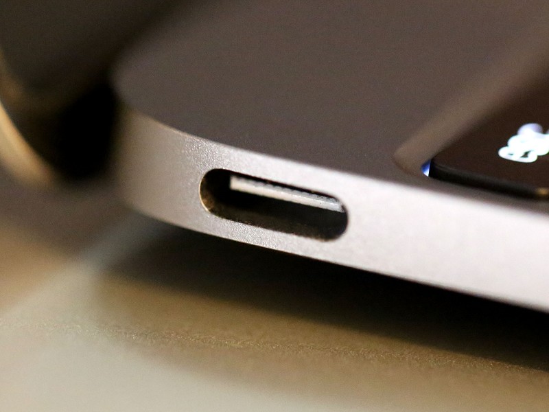 比起一般智慧手機，USB PD更適合針對筆電或平板等裝置進行快充。