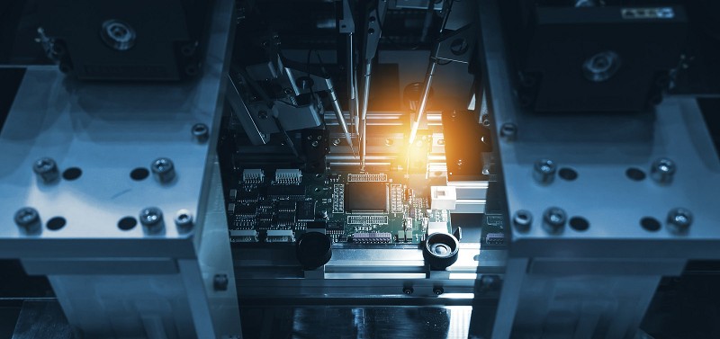 PCB產業將持續朝高密度、高精度和高可靠性方向前進，不斷減少成本、提高性能、縮小體積、輕量薄型、提高生產率並降低環境影響。