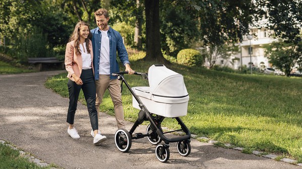 图一 : e-stroller系统提供婴儿车革命性的舒适与安全（source：Bosch）
