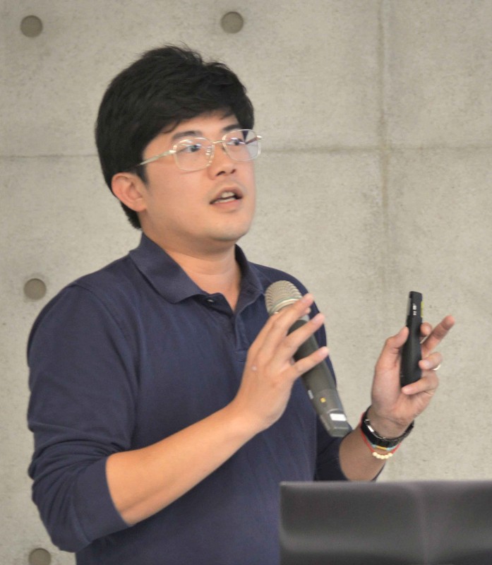 固德科技公司業務經理許文澤表示，目前足以影響工具機品質的關鍵因素包含：從研發、製造到組裝、品保，以及出貨到了客戶端現場實際使用時的服務階段，而產生不同解決方案。（攝影／陳念舜）