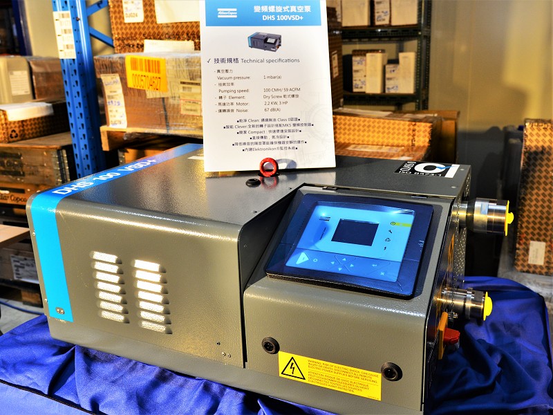 Atlas Copco最新推出的變頻螺桿真空泵，既融入VSD變頻驅動技術，並內建Elektronikon圖形化控制器，比起其他真空技術約節能50%。（攝影／陳念舜）