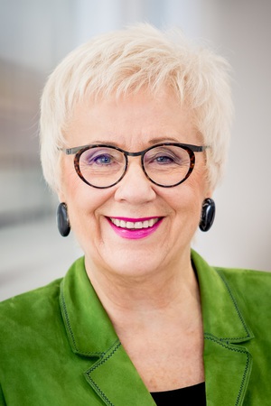 圖一 : 洪瑪嘉（Margrit Harting）以全身心體現其完美主義和專業精神、新穎創意的思維、澎湃的動力、激情以及說服力。