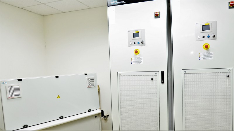 隨著擴增電力調節系統PCS、電池管理系統BMS、電力管理系統EMS等，造成考驗國內外業者系統調度及管理能力的關鍵，真正儲能成本總和可能比電池還貴。（攝影／陳念舜）