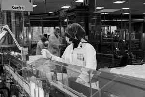 圖一 : 法國Clarins集團已宣布旗下3處工廠,將大規模投入生產乾洗手以捐贈醫療單位