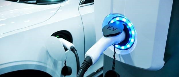 新能源汽車的範疇包括純電動汽車、插電式混動汽車和燃料電池汽車，而中國是插電式汽車和電動公車數量最多的市場。