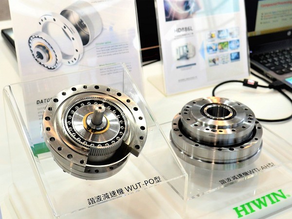 圖3 : 上銀集團繼2015併購台灣齒輪研磨工具機大廠邁萃斯公司以來，終於能掌握製造諧波減速機專用加工設備，以提升機器人結構設計能力，加快上市布局。（攝影／陳念舜）