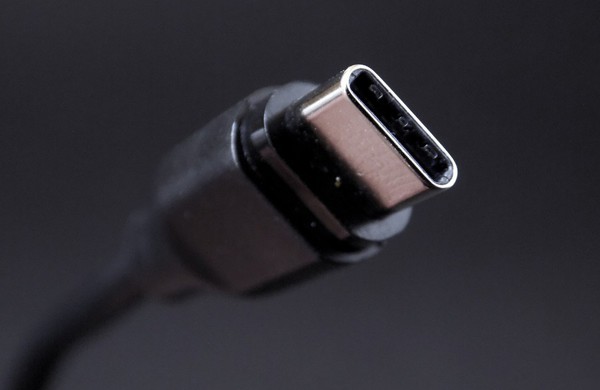 图二 : USB 4将带来许多应用上的好处，提供更快的传输速度。
