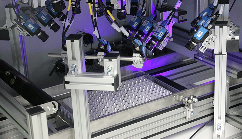 IQXeProd中20台TIS GigE工業相機的圖像數據，以及高光譜和非光學感測器呈現的數據。使用Xeidana軟體架構進行融合，以實現零誤差的產線QC系統。(source：Fraunhofer IWU)