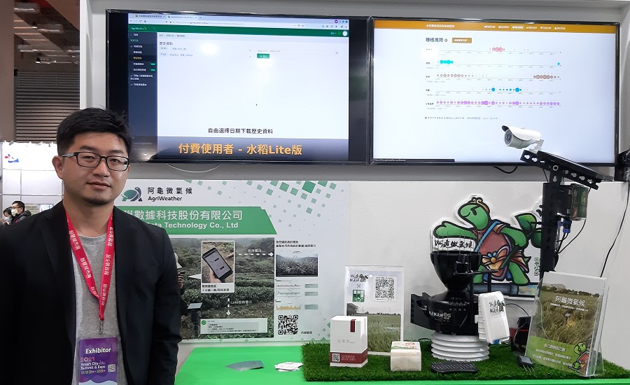 蜂巢數據科技公司執行長林泰佑表示，「阿龜微氣候」感測IoT設備結合軟硬體與資料分析，提供農業科學化管理的整合性解決方案。(攝影／陳復霞)