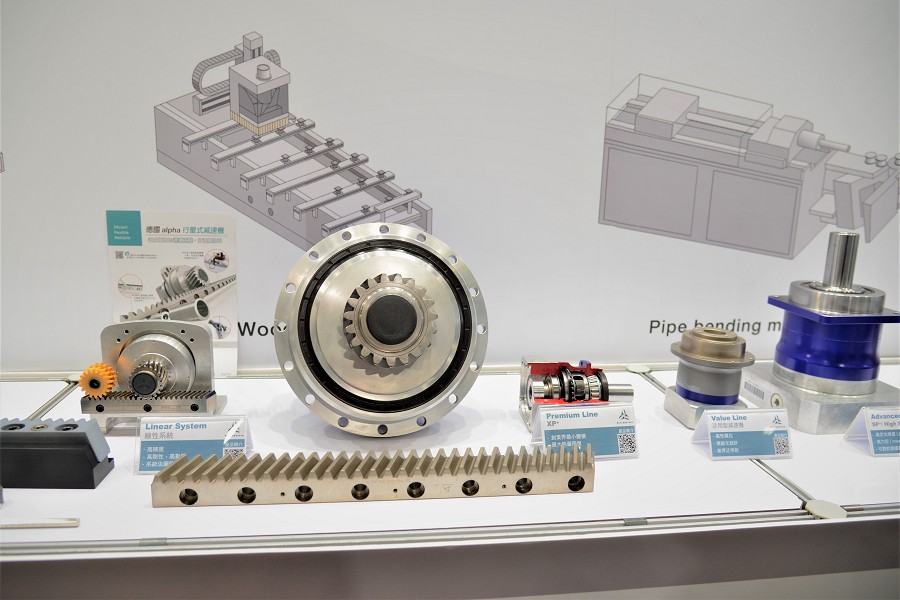 威騰斯坦公司今年特別針對台灣工具機產業及應用專案，展出模組化設計的蝸輪/蝸桿減速機V-Drive，降低客戶採購成本。（攝影：陳念舜）