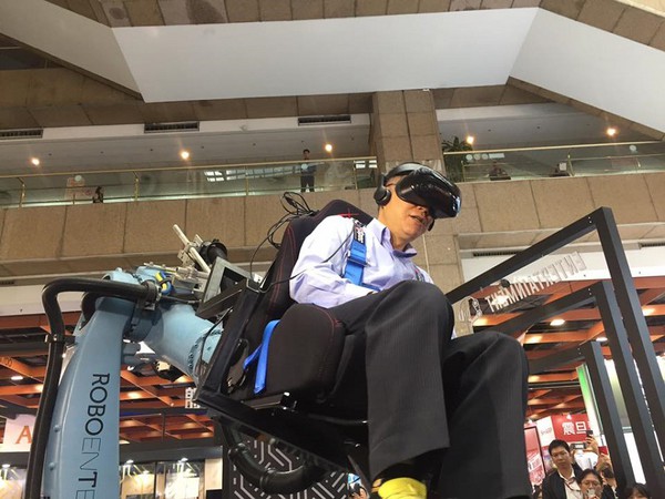 图5 : 乐飞特科技於资讯月中发表的机器手臂VR。(Source：乐飞特)