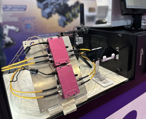 圖二 : 鐳洋科技及廣聯科技展出的5G毫米波通訊量測解決方案。(鐳洋科技提供)