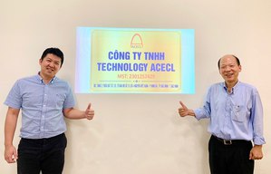 圖一 : ACECL業務總監許富景(左)與筑波科技公司代表許棟材合影