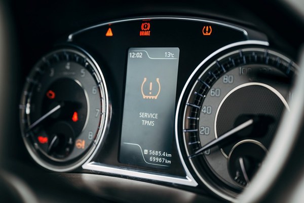 图一 : 胎压侦测系统 （TPMS）能够及时提醒驾驶轮胎状况是否异常，以提升行车安全。